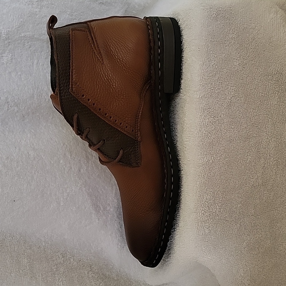 Men Shoes - Picture 2 of 3